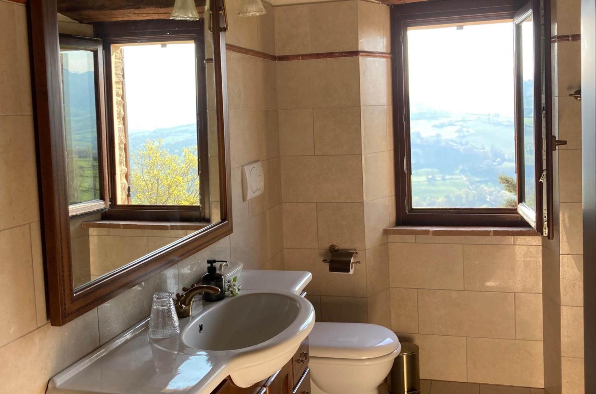 Cupramontana Villa Verdicchio - B&B With Wellness For Winelovers الغرفة الصورة